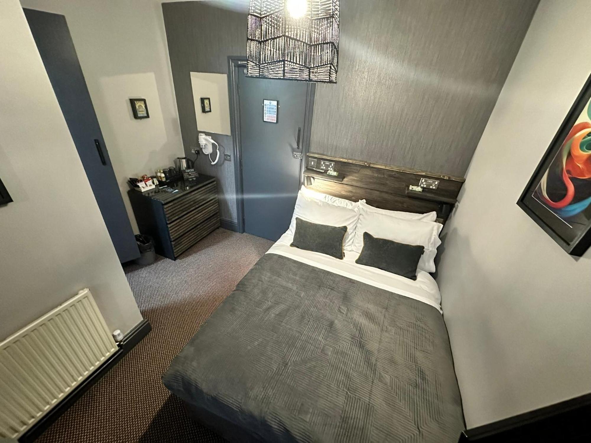 Hotel Neon Blackpool Bilik gambar