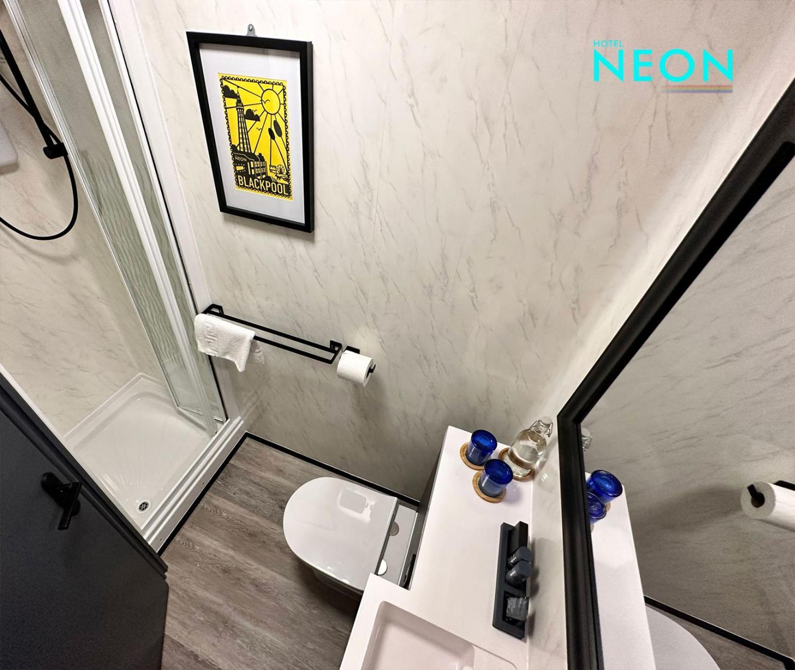 Hotel Neon Blackpool Bilik gambar